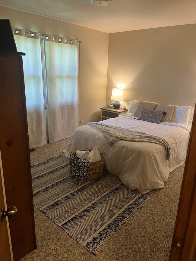 913B Division St Unit 913B, Mauston, WI 53948 Apartments in Mauston