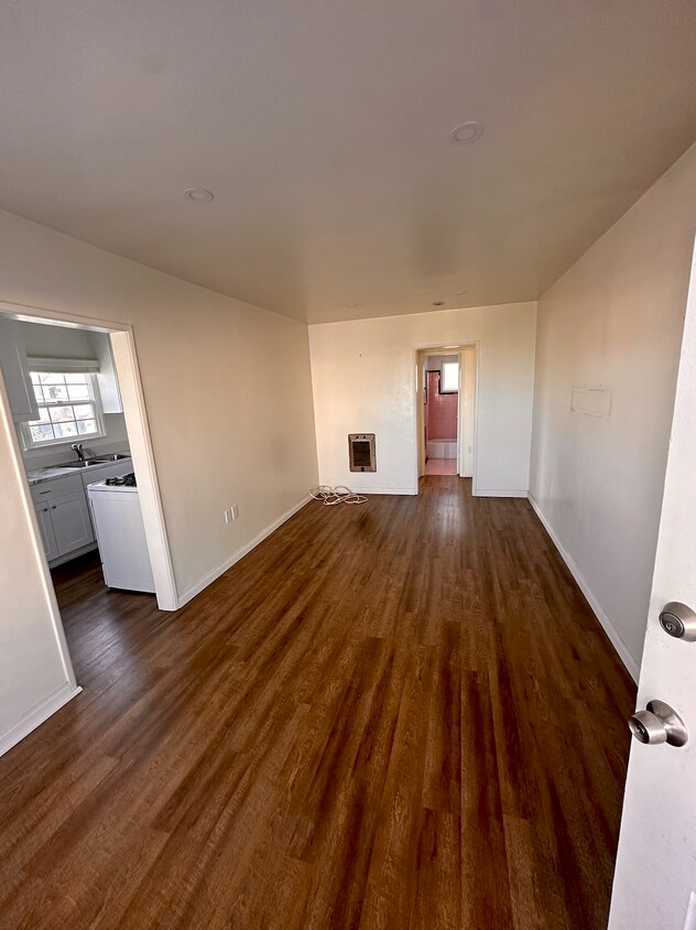 Primary Photo - 1135 S Alma St
