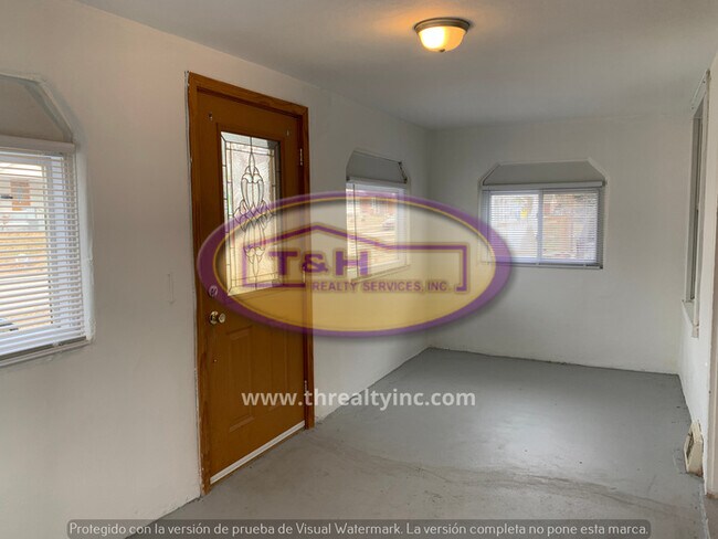 Building Photo - 1503 E Markwood Ave