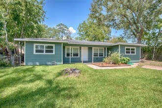 Building Photo - 2113 Holly Dr