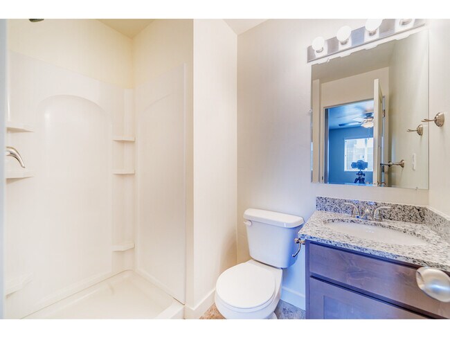 Building Photo - 62 E 630 N