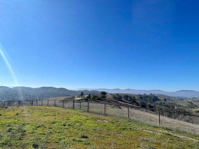Building Photo - Remodeled Rural Country Studio Apartment w...
