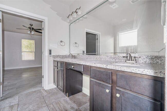 Foto del edificio - 6008 Ridge View St