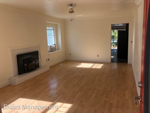 Building Photo - 4 br, 3 bath House - 111 N. Adams