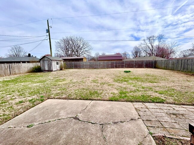Building Photo - Renovated 3 Bedroom Home near all things B...