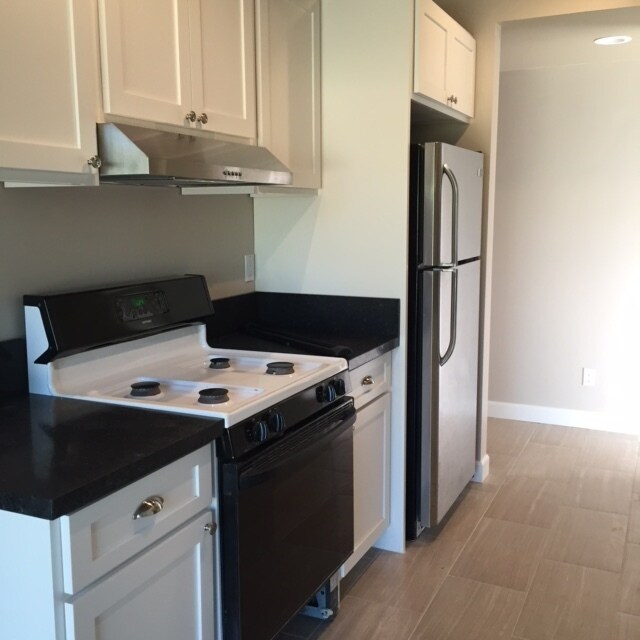 Building Photo - Charming Detached Home