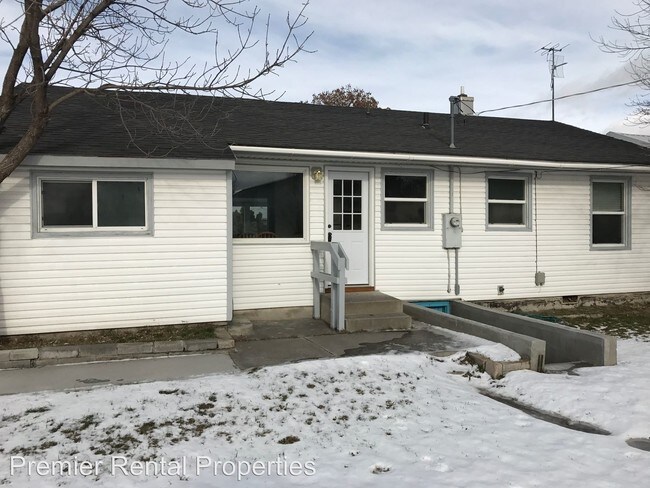 Building Photo - 200 Alpine Dr