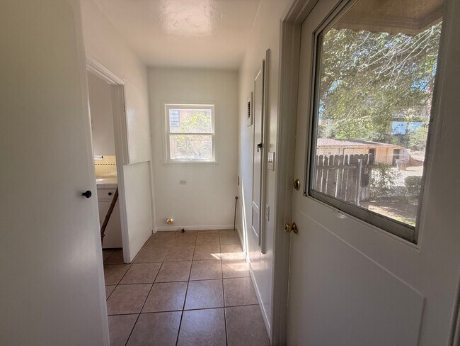 Foto del edificio - 2 Bedroom 1.75 Bathroom in Riverside