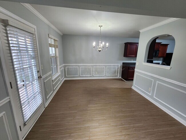Building Photo - 5860 el Segundo Way