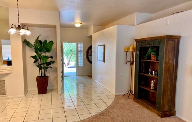 Foto del edificio - 351 Promontory Dr