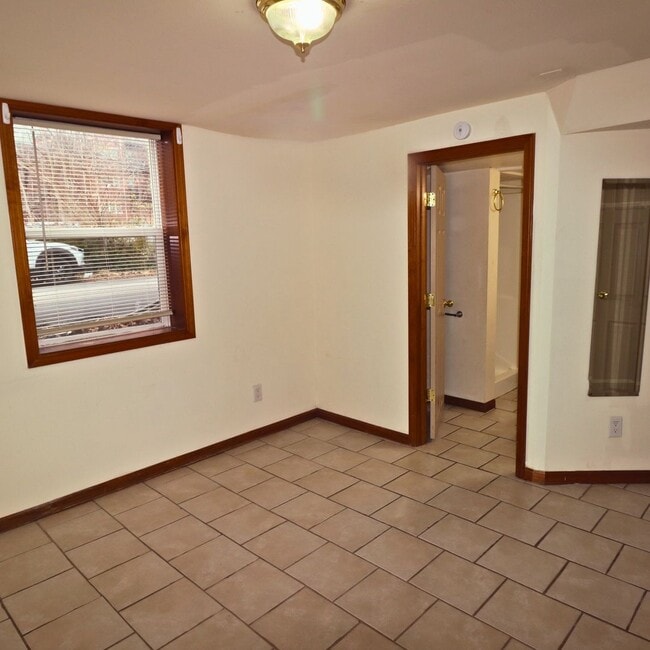 Building Photo - 1105 Hamilton Way