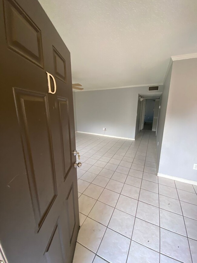 Building Photo - Raintree Condo