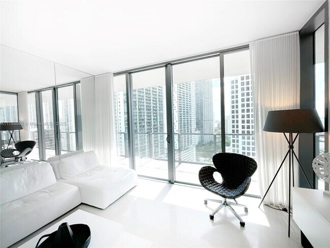 Foto del edificio - 68 SE 6th St