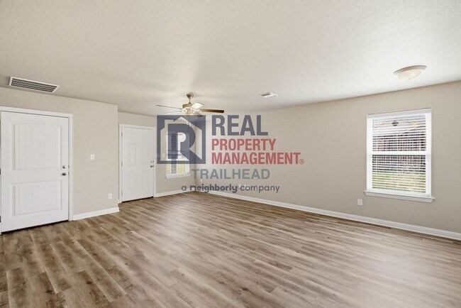 Building Photo - 901 Dart Ct