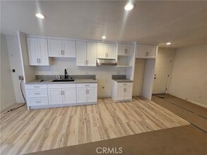 Building Photo - 3374 Fashion Ave