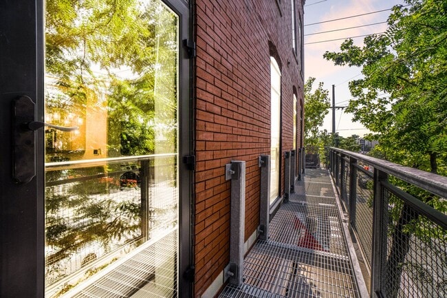 Building Photo - Modern 1 Bedroom, 1 Bath Apartment Home  L...