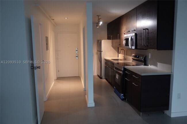 Building Photo - 1255 Collins Ave
