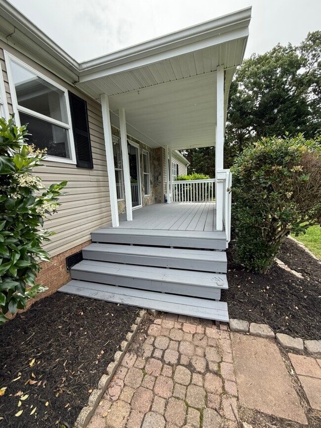 Front Porch - 1489 Kelley Ct