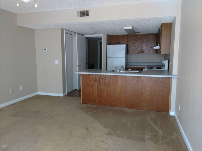 Building Photo - 3600 Tiki Dr