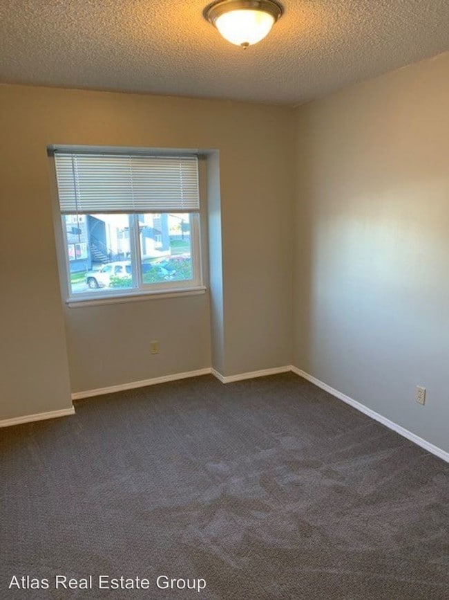 Building Photo - 526 Comanche Village Dr