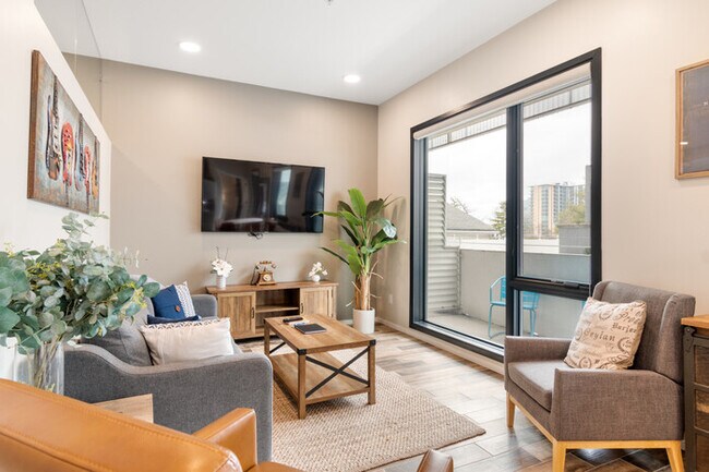 Foto del edificio - NEW Listing!! Near Gulch, Gym, Pool, Free ...