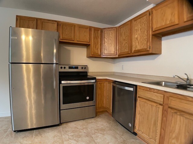 Building Photo - Duplex in Far North Peoria