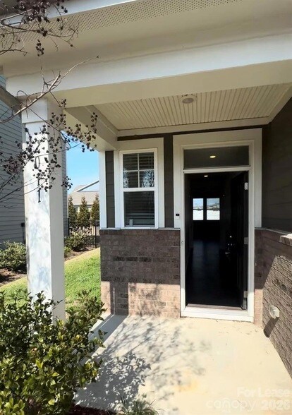 Foto del edificio - 2011 Weddington Pointe Dr