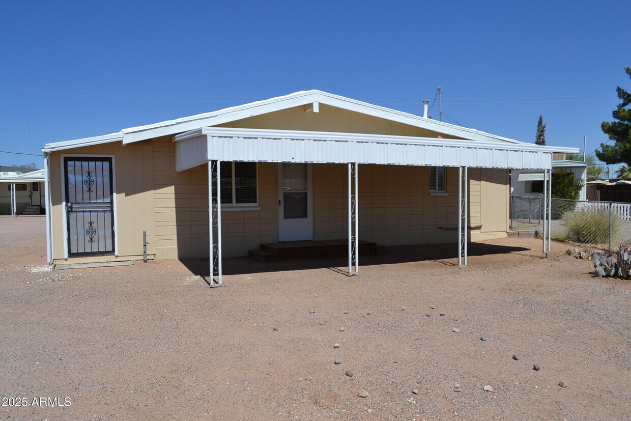 Foto principal - 677 S Warner Dr