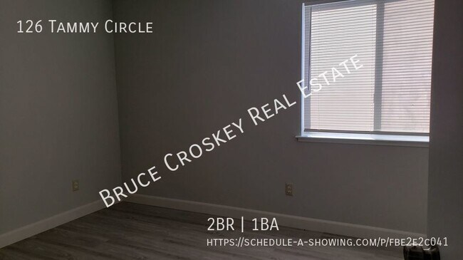 Foto del edificio - Available now! Remodeled home with a one-c...