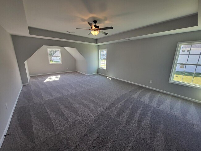 Foto del edificio - Inviting 5 Bedroom 3 Bath Beautiful Rental