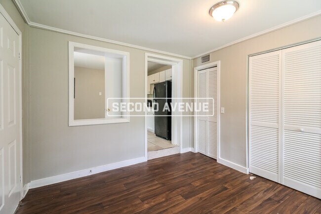 Foto del edificio - 1544 Breton Rd