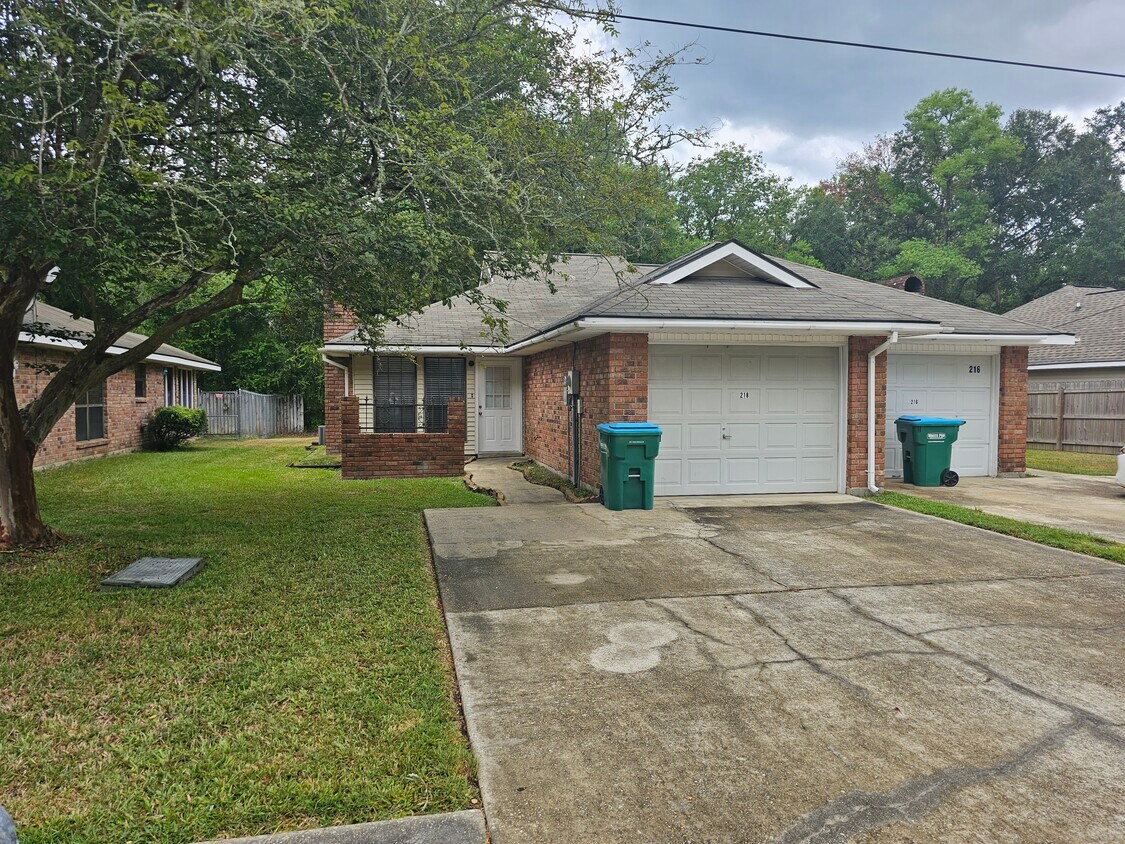 Primary Photo - 218 Brandi Ln