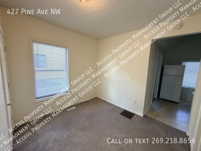 Building Photo - 427 Pine Ave NW