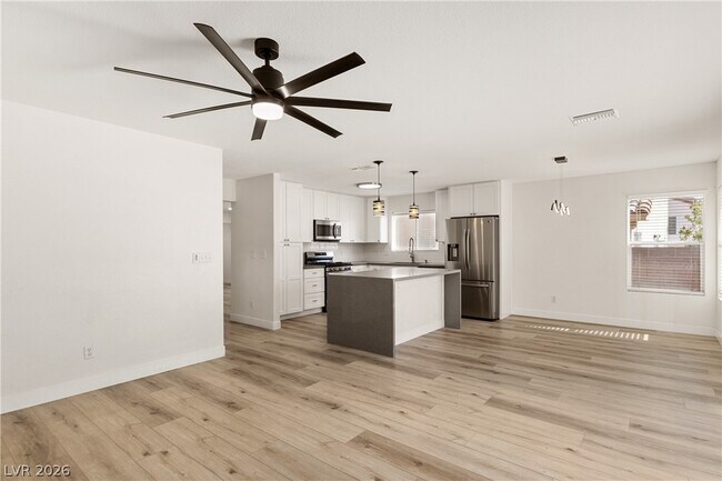 Foto del edificio - 9813 Camino Loma Verde Ave