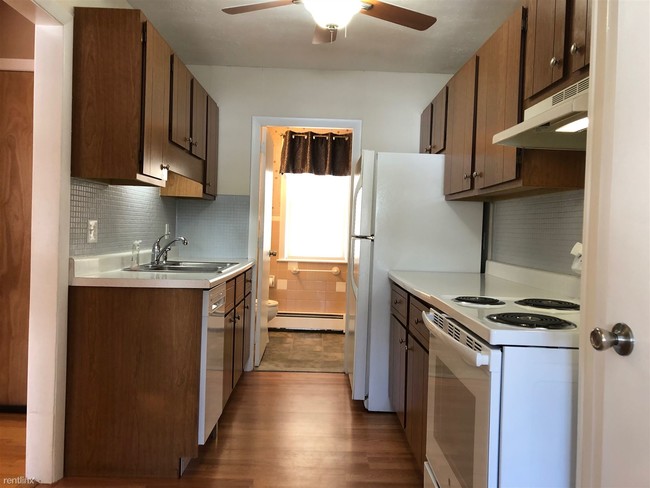 Building Photo - 3 br, 1 bath House - 5 Juniper St
