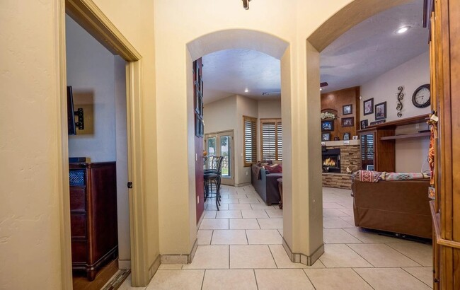 Foto del edificio - Gorgeous 5 Bedroom Home Off Sonoma Ranch