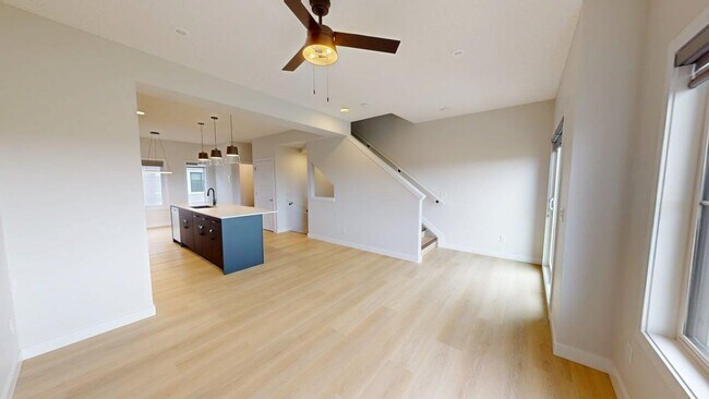 Photo du bâtiment - 2610-159 159 St SW