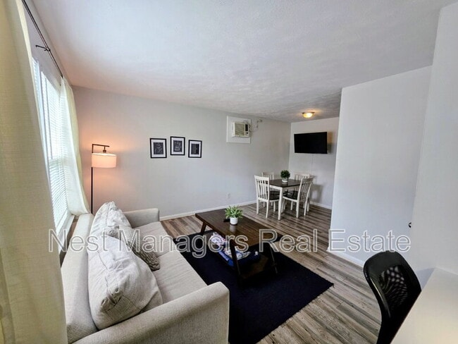 Building Photo - 812 Pilot Ave