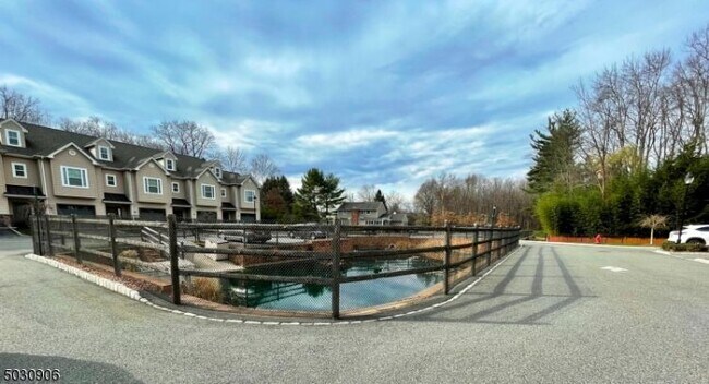 Foto del edificio - 7 N Ridge Cir