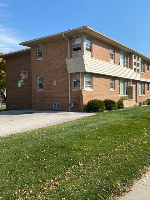 Building Photo - 6330 W Lisbon Ave