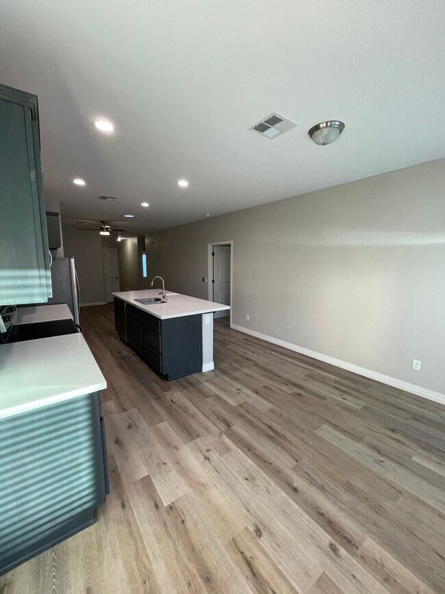 Building Photo - Amanecer Condos in Somerton