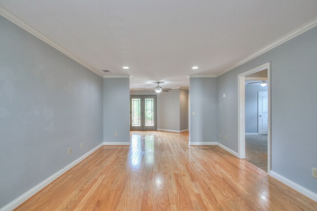Building Photo - 239 Tulip Hill Dr