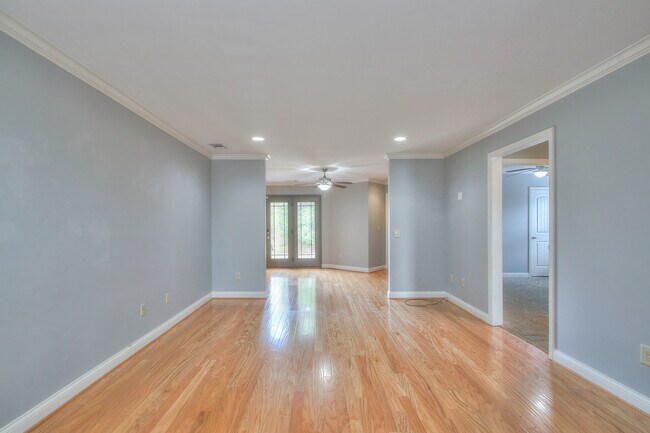 Foto del edificio - 239 Tulip Hill Dr