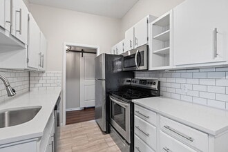 Building Photo - 4425 Westlawn Dr