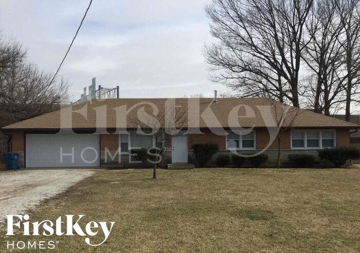 Foto principal - 221 N High School Rd