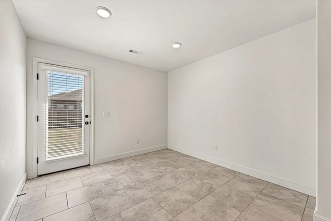 Building Photo - 4 Bedroom 2 Bathroom for Rent!  MOVE-IN SP...
