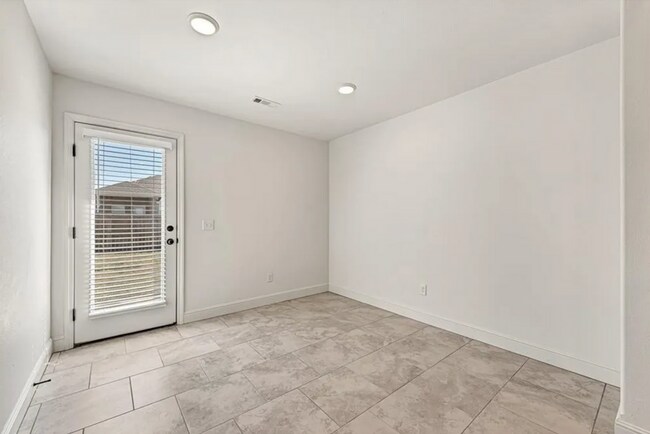 Foto del edificio - 4 Bedroom 2 Bathroom for Rent!  MOVE-IN SP...