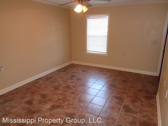Building Photo - 2 br, 2.5 bath House - 215 Edinburgh Place