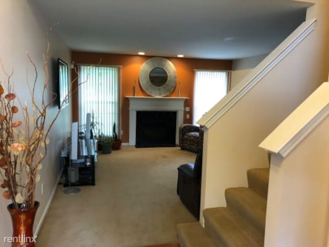 Building Photo - 17534 Gateway Cir