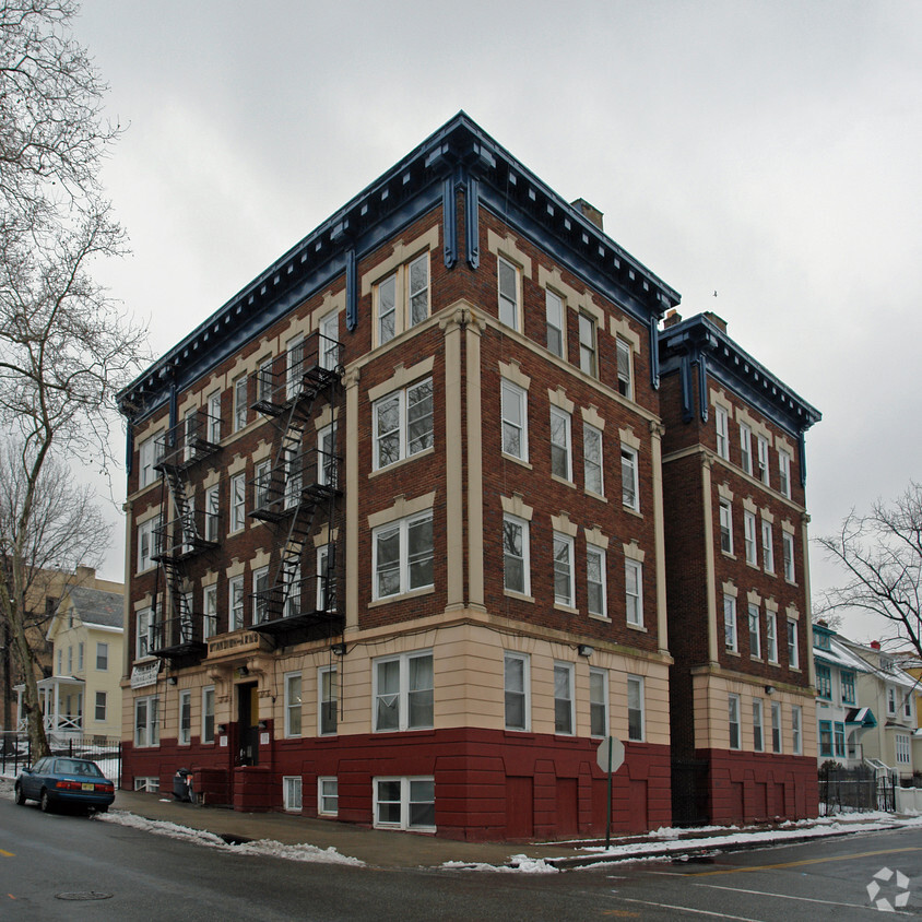 Building Photo - 172 William St